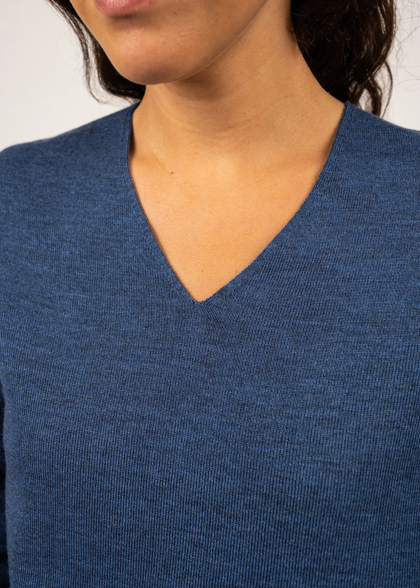 Brehat V neck jumper - in soft wool (JEAN)